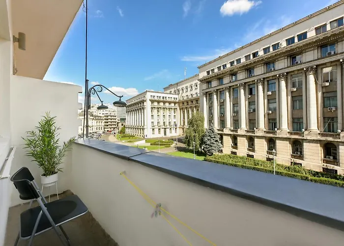 Simple Yet Stylish. Piata Revolutiei Bukarest