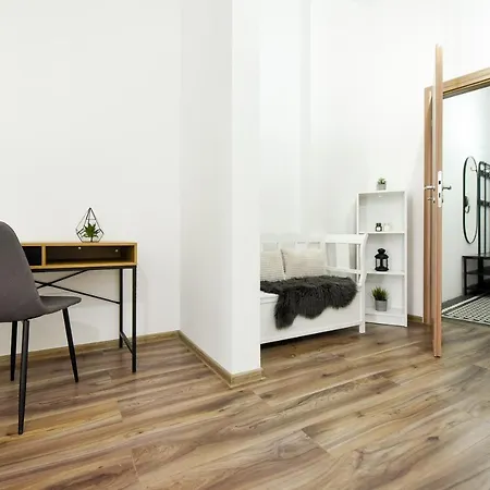 Simple Yet Stylish. Piata Revolutiei