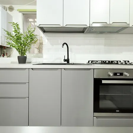 Simple Yet Stylish. Piata Revolutiei Apartamento Bucareste