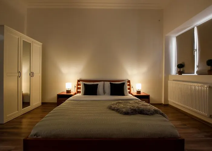 Simple Yet Stylish. Piata Revolutiei Bukurešť