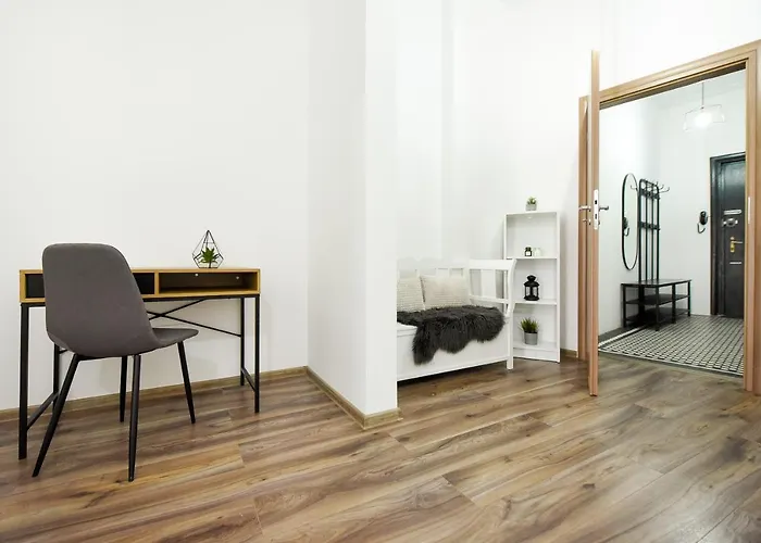 Simple Yet Stylish. Piata Revolutiei