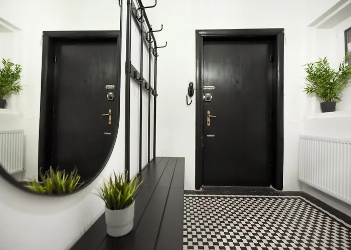 Simple Yet Stylish. Piata Revolutiei Apartman