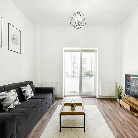 Simple Yet Stylish. Piata Revolutiei דירה בוקרשט