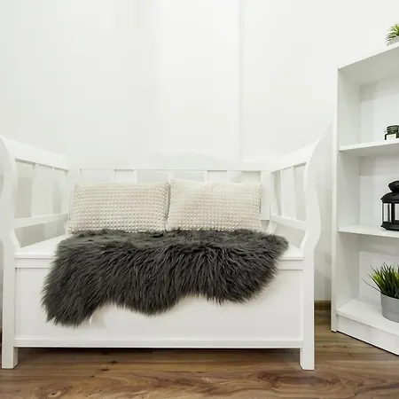 Simple Yet Stylish. Piata Revolutiei Lägenhet *