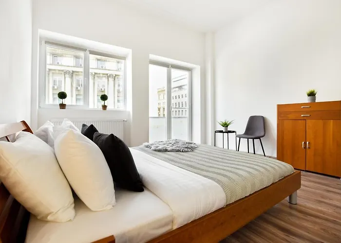 Apartamento Simple Yet Stylish. Piata Revolutiei *