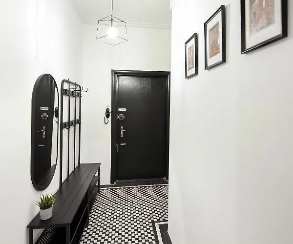 Apartamento Simple Yet Stylish. Piata Revolutiei *